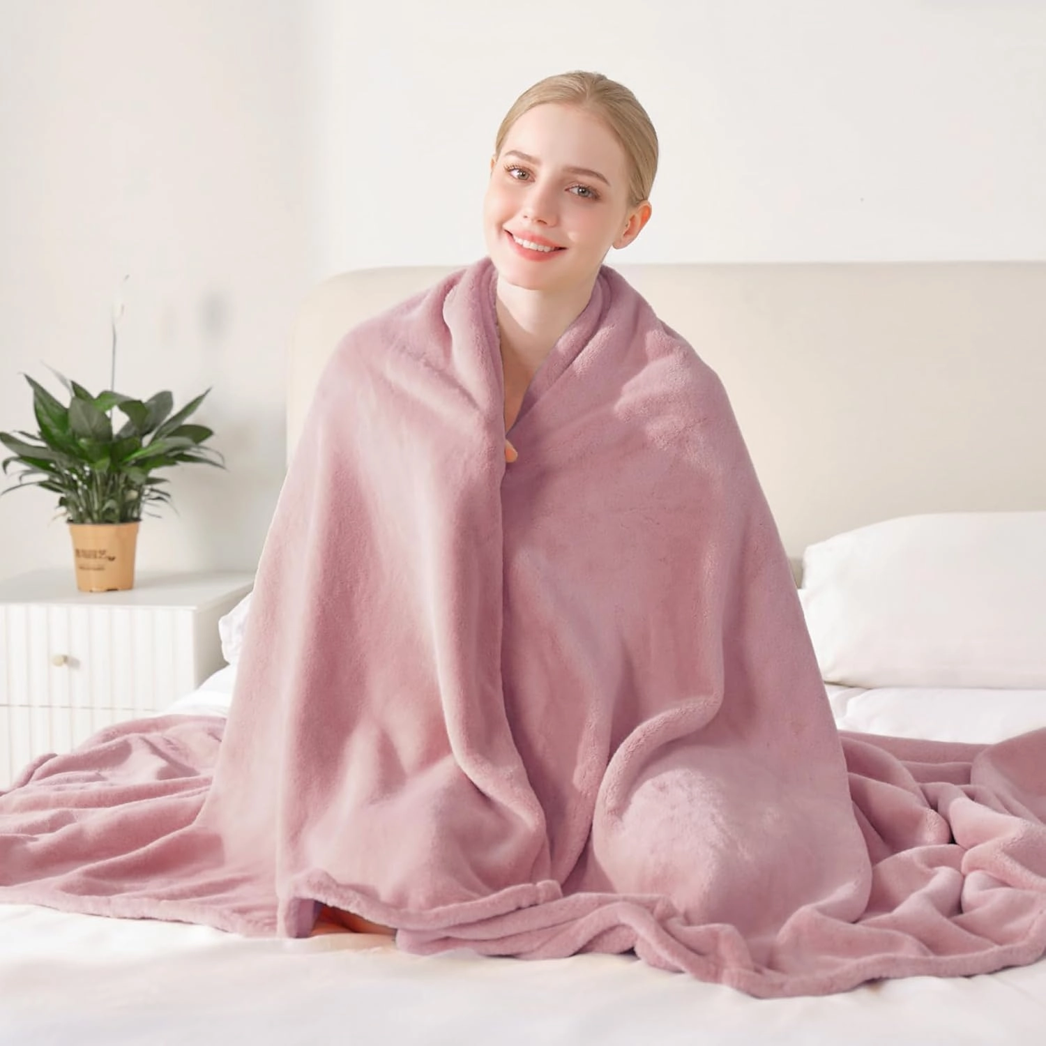BEAUTEX Fleece Blanket Queen Size Super Soft Flannel Throw Blanket Lightweight Fuzzy Plush Blanket for Couch Sofa or Bed All Seasons (Dusty Pink, 90" x 90")